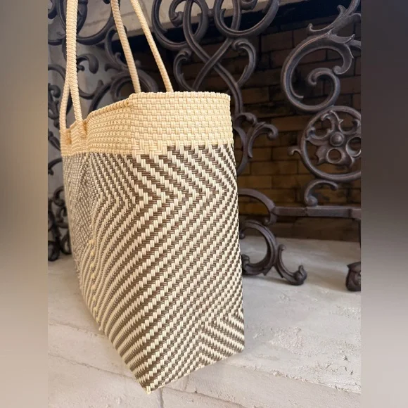 NWT Erewhon Market Shopping Basket Bag Excellent Condition - Picture 3 of 4